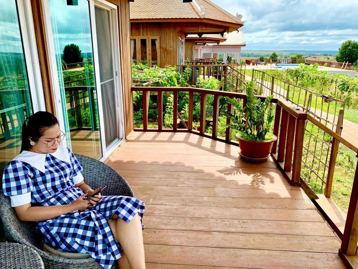 Sumeru Sen Monourom Bagian luar foto